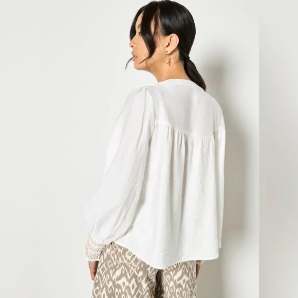 Apricot 🍑 - Women's Beautiful Blouse - Picture 4 of 6